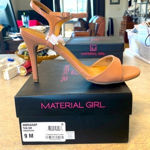 Brand new in the box - material girl (macys) tan nude size 9 sandals